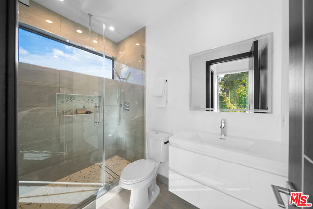 5812 Willis Avenue, Sherman Oaks CA: https://media.crmls.org/mediaz/02914545-2c22-4a7a-a163-5ef5810ecbeb.jpg