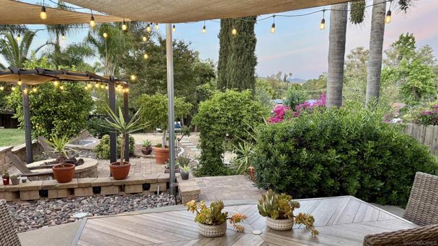 1654 Palomino Ln, Escondido CA: https://media.crmls.org/mediaz/029152cd-c8ad-489b-b348-64def4cd420b.jpg