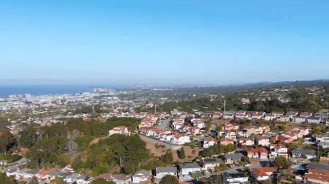 839 Banbury Lane, Millbrae CA: https://media.crmls.org/mediaz/029212ee-6397-46cc-a0fe-68397852970c.jpg