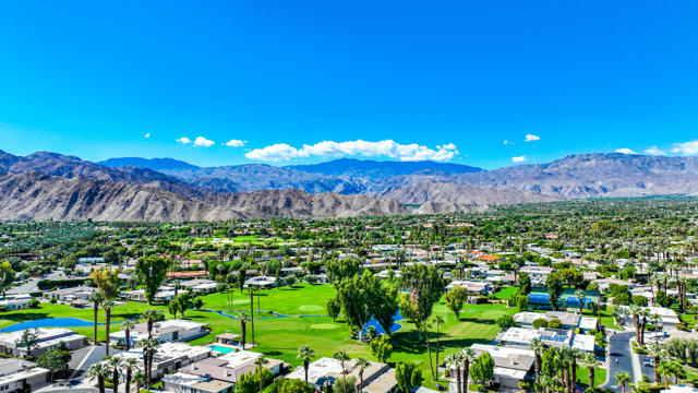 45385 Taos, Indian Wells CA: https://media.crmls.org/mediaz/029247fe-7485-4412-ae97-d2f8d621c105.jpg