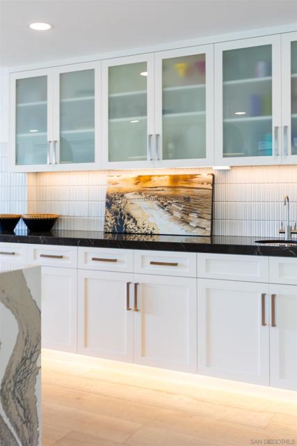 7570 Cabrillo Ave, La Jolla CA: https://media.crmls.org/mediaz/0292f04a-1c78-4a19-890d-4ed052167b97.jpg