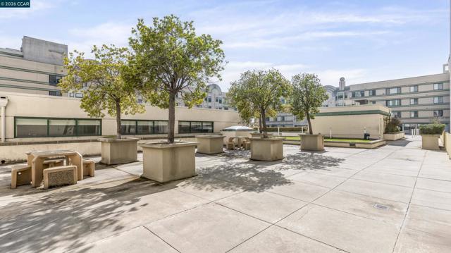 988 Franklin St, Oakland CA: https://media.crmls.org/mediaz/0293258a-1ebd-4983-866a-d06bb5b6728f.jpg