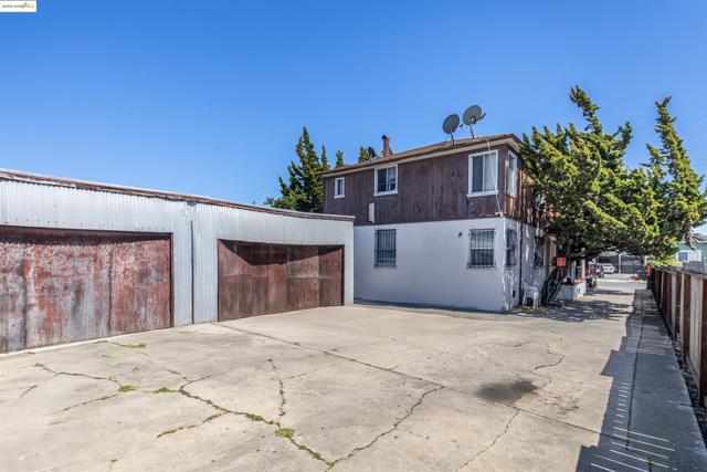 1427 65Th Ave, Oakland CA: https://media.crmls.org/mediaz/029364d0-9f9e-4973-a4c2-d523fce2ec18.jpg