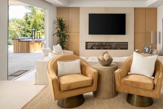 7888 Muirfield Way, Rancho Santa Fe CA: https://media.crmls.org/mediaz/02938d01-4730-4435-b90d-5ea38d66dfa9.jpg