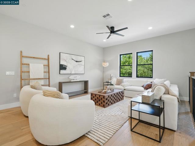 180 Castle Hill Ranch, Walnut Creek CA: https://media.crmls.org/mediaz/02941551-8160-49ac-8fe0-8cc649f93c13.jpg
