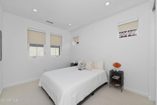 20843 Acorn Circle, Porter Ranch CA: https://media.crmls.org/mediaz/02947588-9d1c-493a-87dd-00d2aabc0be0.jpg