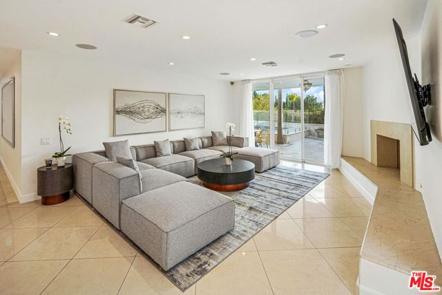 9620 Highridge Drive, Beverly Hills CA: https://media.crmls.org/mediaz/0294ed18-d58d-4c53-81f3-c8d2b7213150.jpg