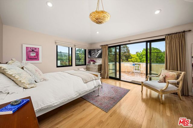 305 E Islay Street, Santa Barbara CA: https://media.crmls.org/mediaz/0295447b-d072-4500-a685-65c3e4cbf1a9.jpg