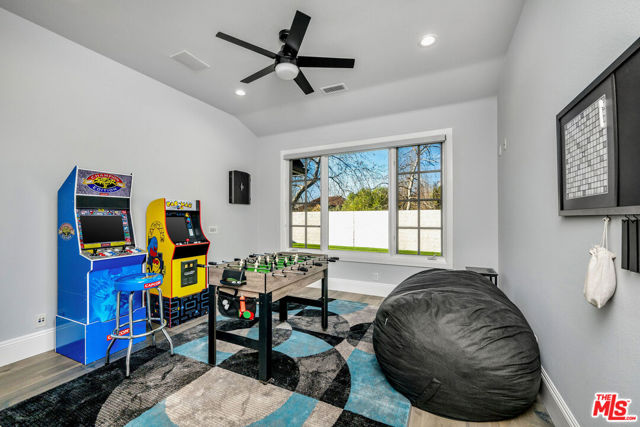 1 Falconridge Drive, Coto de Caza CA: https://media.crmls.org/mediaz/02963f56-8926-49c5-9f34-ac068c07e936.jpg
