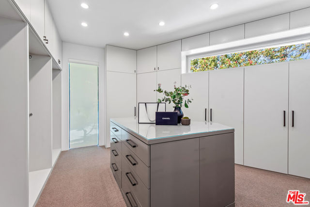 15941 Skytop Road, Encino CA: https://media.crmls.org/mediaz/0297351d-a60f-495b-bc3f-7fa2b9e5d4fe.jpg