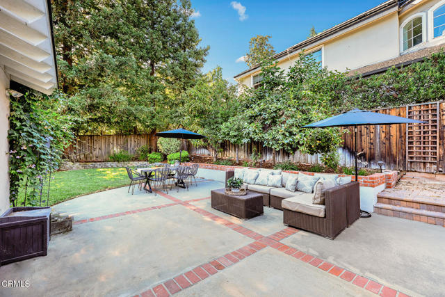 4929 Oakwood Avenue, La Canada Flintridge CA: https://media.crmls.org/mediaz/0297c6a6-8014-4e83-be1e-a74e921c6c31.jpg