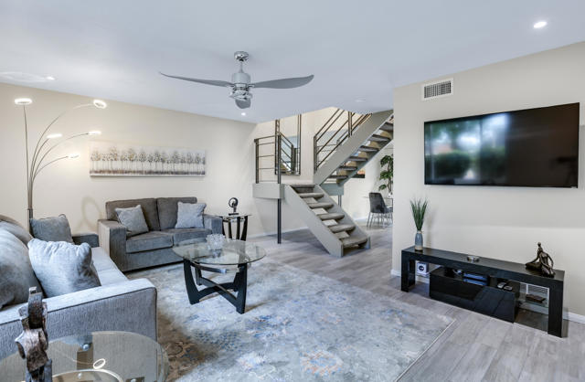 2274 N Indian Canyon Drive, Palm Springs CA: https://media.crmls.org/mediaz/0297cf21-3d80-401a-ab63-c63bfe616e28.jpg