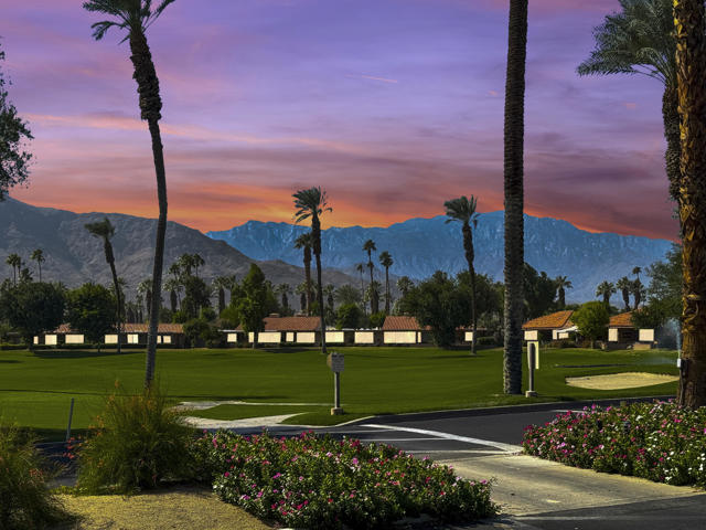 17 La Cerra Circle, Rancho Mirage CA: https://media.crmls.org/mediaz/0298593e-fda4-495a-9076-cafa92e63fcb.jpg