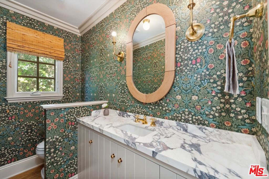 https://media.crmls.org/mediaz/02995fb5-bd47-4209-9a09-d391173c9982.jpg?preset=X-Large