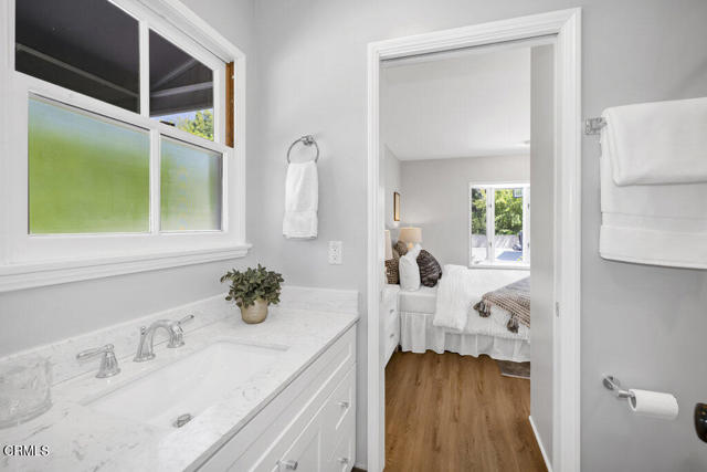 41 E Bonita Avenue, Sierra Madre CA: https://media.crmls.org/mediaz/02996e62-7733-45d9-8d74-3ccdb82c8773.jpg