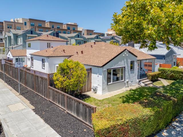 1032 Toyon Drive, Burlingame CA: https://media.crmls.org/mediaz/02997bc9-5f0b-4a2c-942d-d18198d8a72a.jpg