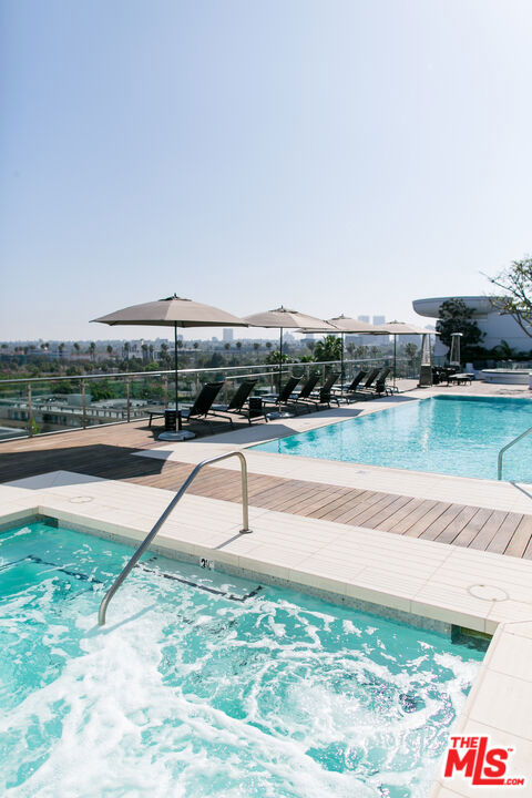 8500 Burton Way, Los Angeles CA: https://media.crmls.org/mediaz/029a162c-84d2-4eec-ba1b-797f6cae2f40.jpg