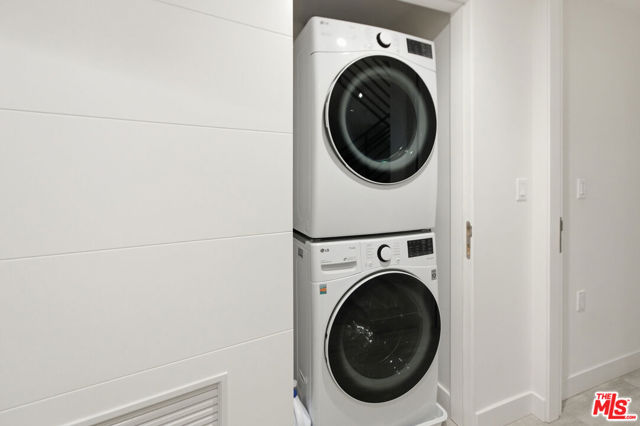 6707 N Sepulveda Boulevard, Van Nuys CA: https://media.crmls.org/mediaz/029a3eb2-185a-4ca3-bcf4-f7fc84b6e0e1.jpg