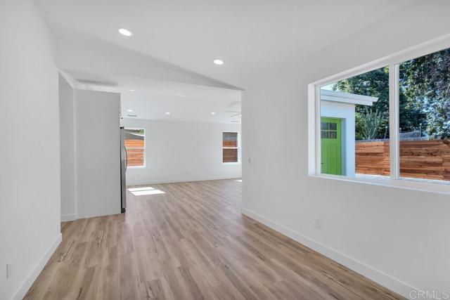 229 Yacon Street, Vista CA: https://media.crmls.org/mediaz/029a6ba3-cca3-493c-bd95-584003860f3e.jpg