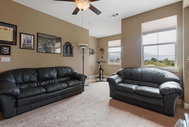 1515 Sunflower Drive, Hollister CA: https://media.crmls.org/mediaz/029aee2d-4e91-4844-8ec9-af31a952fbc6.jpg