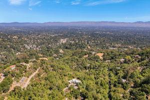 15345 Bohlman Road, Saratoga CA: https://media.crmls.org/mediaz/029b10e7-182e-4cbc-95e9-59b351d42a3e.jpg