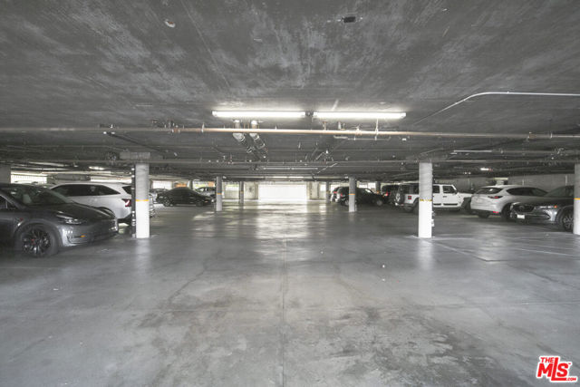 Image 11 of 32 For 5330 Satsuma Avenue