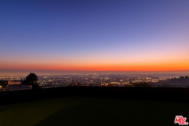 3641 Sunswept Drive, Studio City CA: https://media.crmls.org/mediaz/029b8d48-aaf7-4ceb-87ee-981ad085f40b.jpg