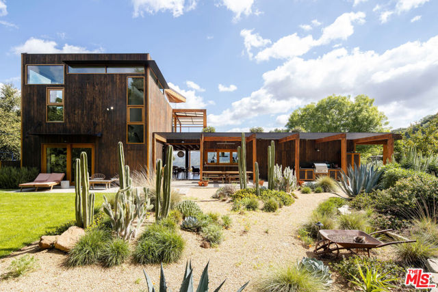 22575 Monte Vista Drive, Topanga CA: https://media.crmls.org/mediaz/029c2979-a6a1-4cbc-92ea-98a1c35344fd.jpg