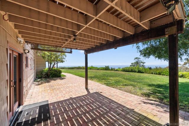 7330 Brodiaea Way, La Jolla CA: https://media.crmls.org/mediaz/029c7efc-b035-4cd7-bbbd-27de46022fc3.jpg