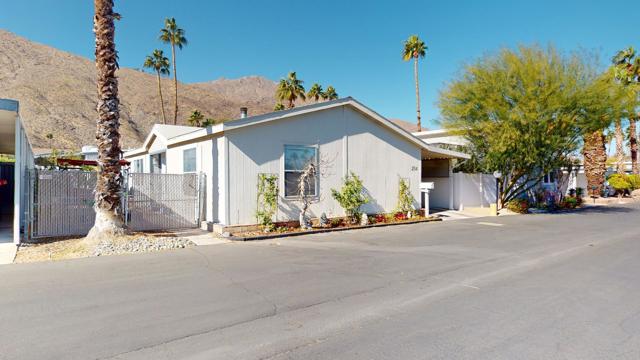 234 Lei Drive, Palm Springs CA: https://media.crmls.org/mediaz/029c84ad-57a7-4af8-909d-1efc5d7eaa82.jpg