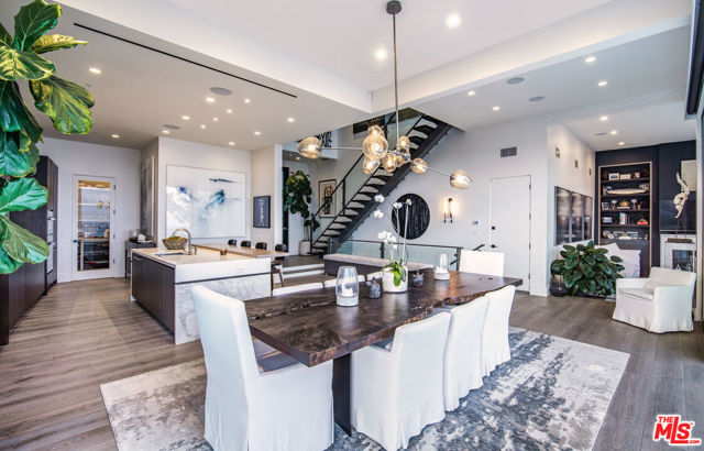 8572 Hillside Avenue, Los Angeles CA: https://media.crmls.org/mediaz/029cbe29-c1f3-4747-ae41-8110fae6c054.jpg