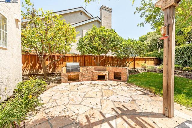 34233 Perry Glen Ter, Union City CA: https://media.crmls.org/mediaz/029ce814-990f-489f-beab-63780029ac6e.jpg