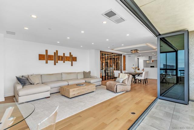 700 Front St, San Diego CA: https://media.crmls.org/mediaz/029d3434-3329-4eaa-855a-ffc3cd4b1685.jpg