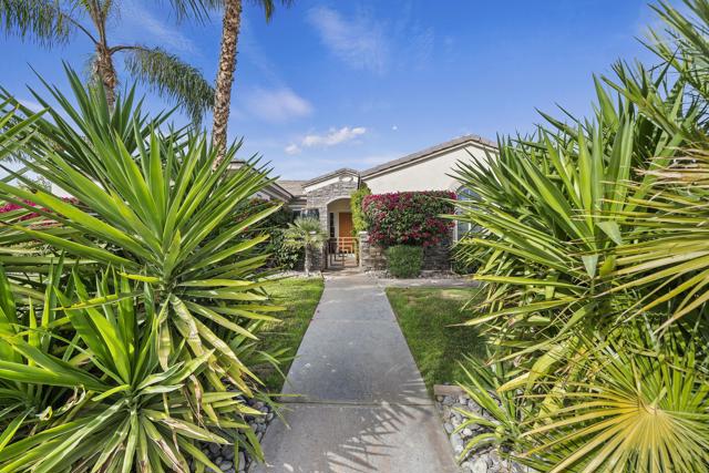 50 Toscana E Way, Rancho Mirage CA: https://media.crmls.org/mediaz/029d63c3-105d-402c-af75-c0db50ce904d.jpg