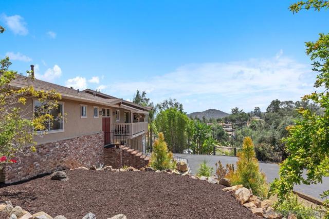 11249 Valle Vista Rd, Lakeside CA: https://media.crmls.org/mediaz/029d6753-121f-408a-a832-7ab776d77e36.jpg