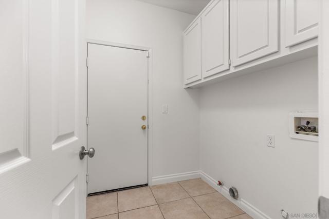 3083 Sprucewood Ln, Escondido CA: https://media.crmls.org/mediaz/029daebf-341e-4725-8924-e236942173fc.jpg