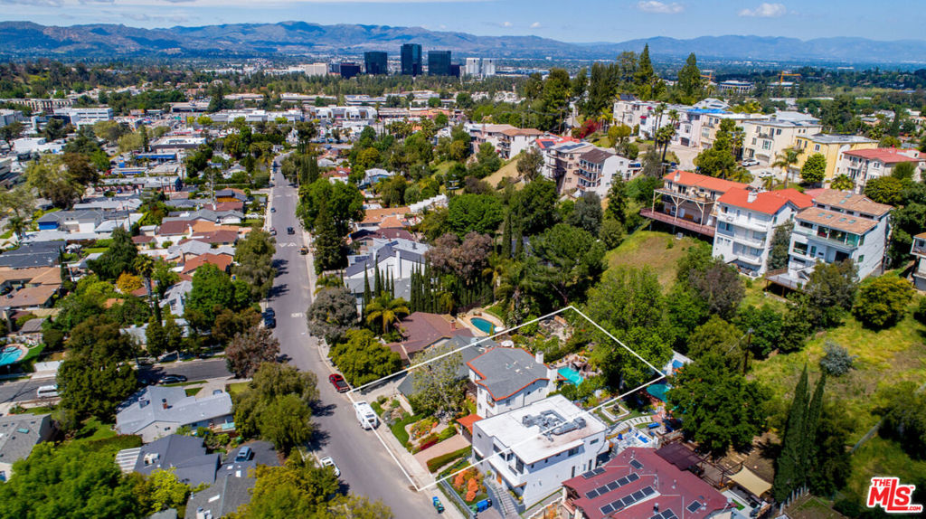 https://media.crmls.org/mediaz/029e0eb5-c0ca-4658-919d-2a96488b7359.jpg?preset=X-Large