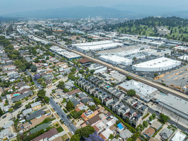 3247 La Clede Avenue, Los Angeles CA: https://media.crmls.org/mediaz/029e6b99-7e72-4d34-9a18-2588e122ec0d.jpg