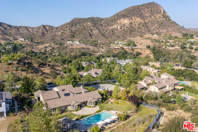 2052 Shadow Creek Drive, Agoura Hills CA: https://media.crmls.org/mediaz/029ecef4-7cd6-48cf-8308-494cf71933a8.jpg