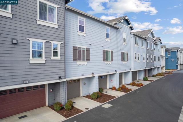 339 Pear Tree Ter, Napa CA: https://media.crmls.org/mediaz/029f6100-7df1-4501-b266-cd41b21b7bac.jpg