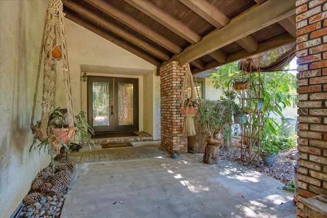 24903 Oakana Rd, Ramona CA: https://media.crmls.org/mediaz/029f6367-689b-449c-b885-7b3caed1682a.jpg