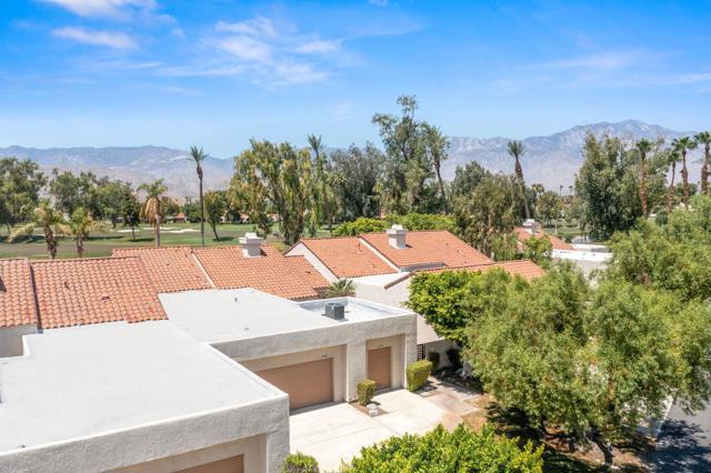 10403 Sunningdale Drive, Rancho Mirage CA: https://media.crmls.org/mediaz/029f6574-2e55-42d4-8148-39de7b2788db.jpg