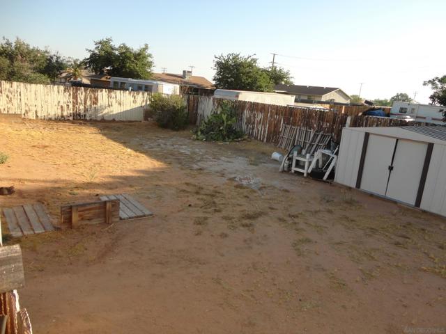 22545 El Centro Rd, Apple Valley CA: https://media.crmls.org/mediaz/02a04497-1d74-47b2-b700-8127fc9db25e.jpg