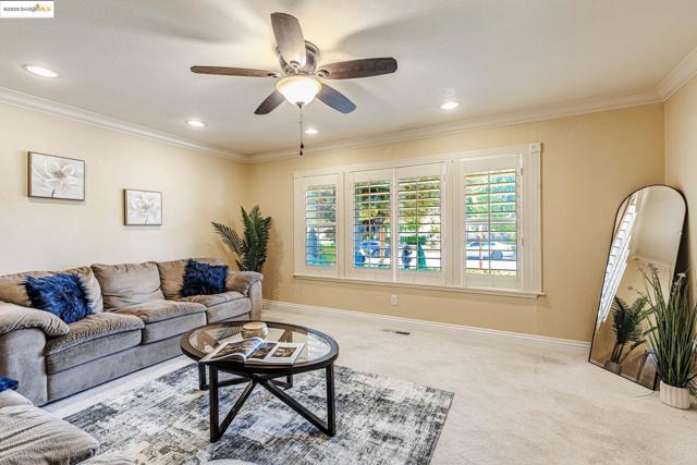 212 Matsqui Rd, Antioch CA: https://media.crmls.org/mediaz/02a05eec-ea39-4aa4-8a06-ba8d75859ebf.jpg