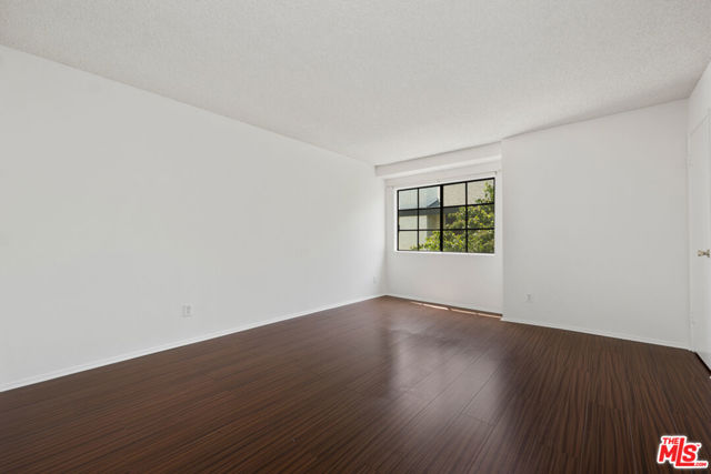 19221 SHERMAN Way, 33 photo 8