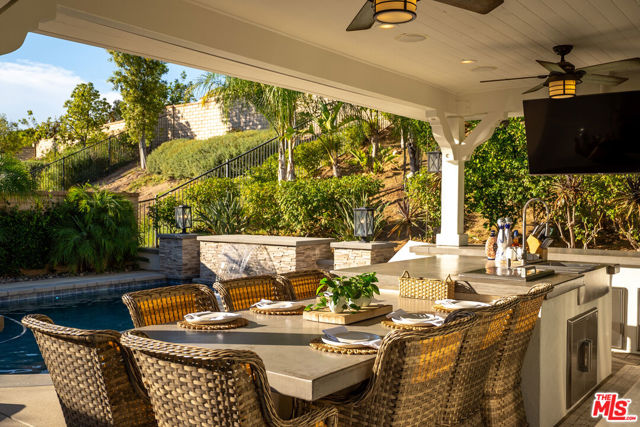 22499 Leaf Spring Court, Santa Clarita CA: https://media.crmls.org/mediaz/02a0f224-e739-4530-a718-a28c55f1c274.jpg