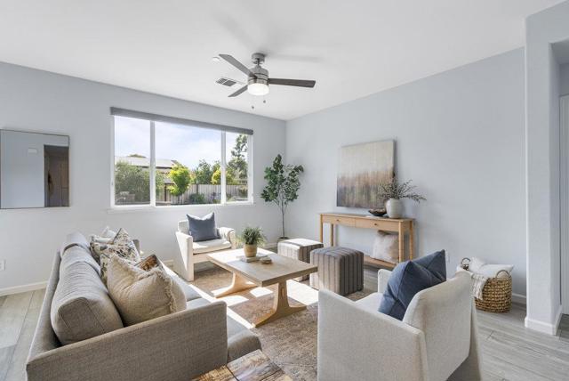 2721 Grayson Street, Hollister CA: https://media.crmls.org/mediaz/02a13435-fc9b-4699-a44c-c09ed0bbf3e0.jpg