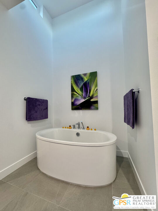 4321 Lumina Way, Palm Springs CA: https://media.crmls.org/mediaz/02a17eba-c039-4b9d-aeb7-dec95231ce35.jpg