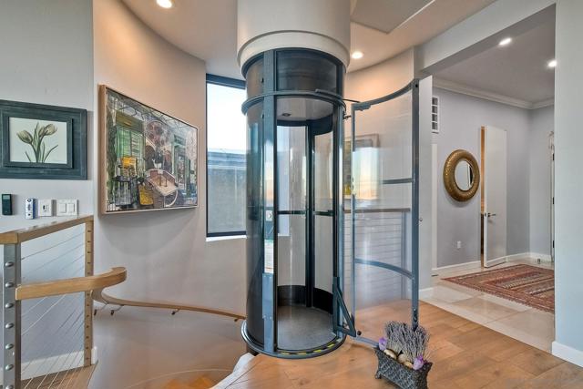812 San Antonio Pl, San Diego CA: https://media.crmls.org/mediaz/02a19261-0280-4a89-ba0e-bda4f5bac1e6.jpg