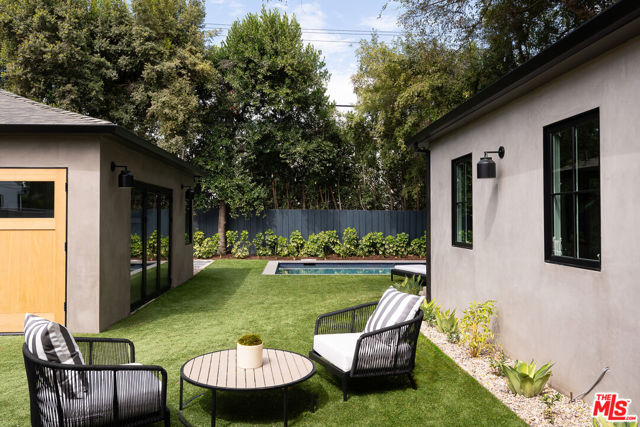 12227 La Maida Street, Valley Village CA: https://media.crmls.org/mediaz/02a1aa7a-7cdb-4f0f-93ec-b4974bd9f6fb.jpg